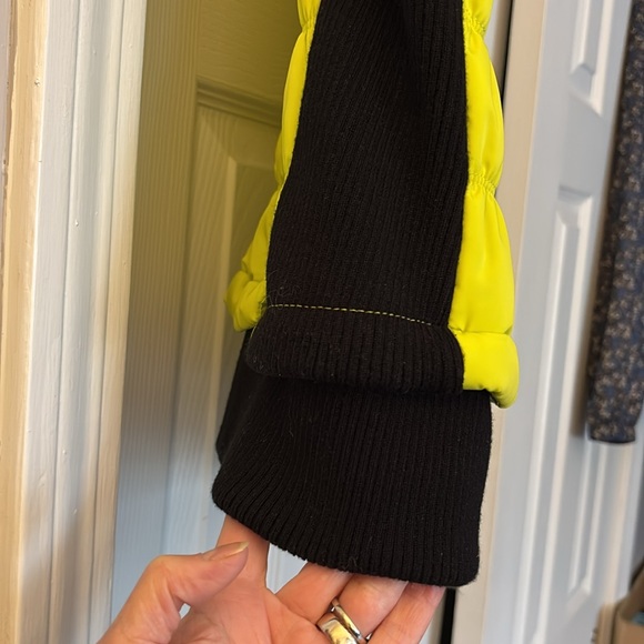 Calvin Klein Yellow and Black Women's Puffer Vest! - Picture 7 of 10